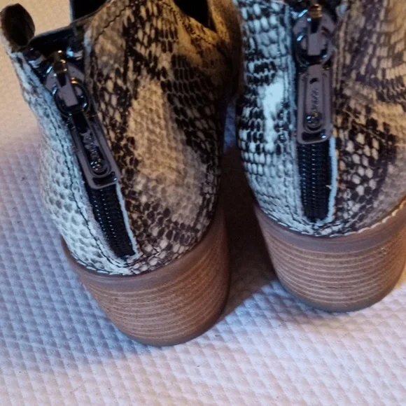 Blondo Ankle Boots 8 - Picture 3 of 8